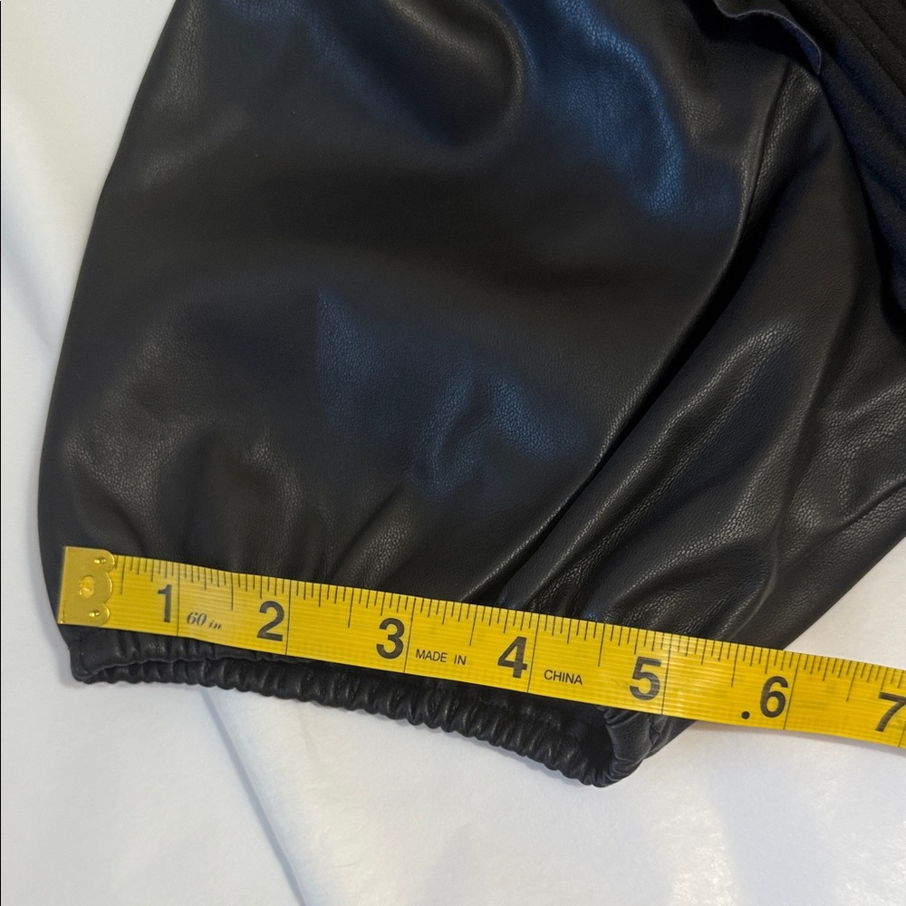 Marc New York Black Textured Puff Faux Leather Short 5-Button Top - Picture 11 of 13